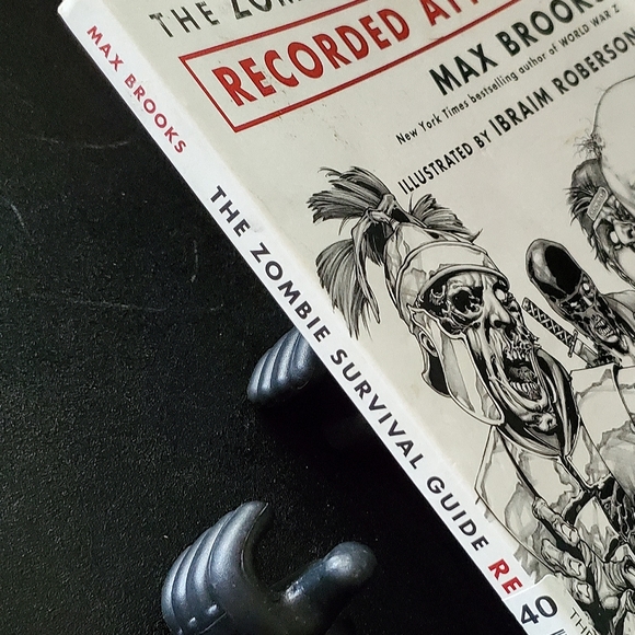 Zombie Survival Guide/M. Brooks - Picture 4 of 6